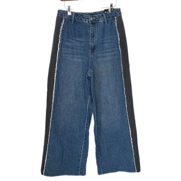 Fashion Nova Back On Top Contrast Wide Flare Leg Jeans - Picture 3 of 10